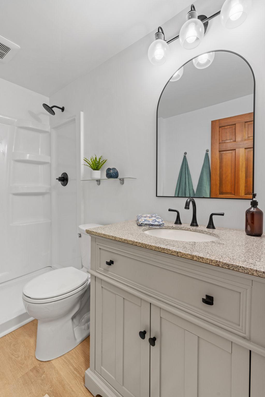 Lower level 3/4 bathroom.jpg