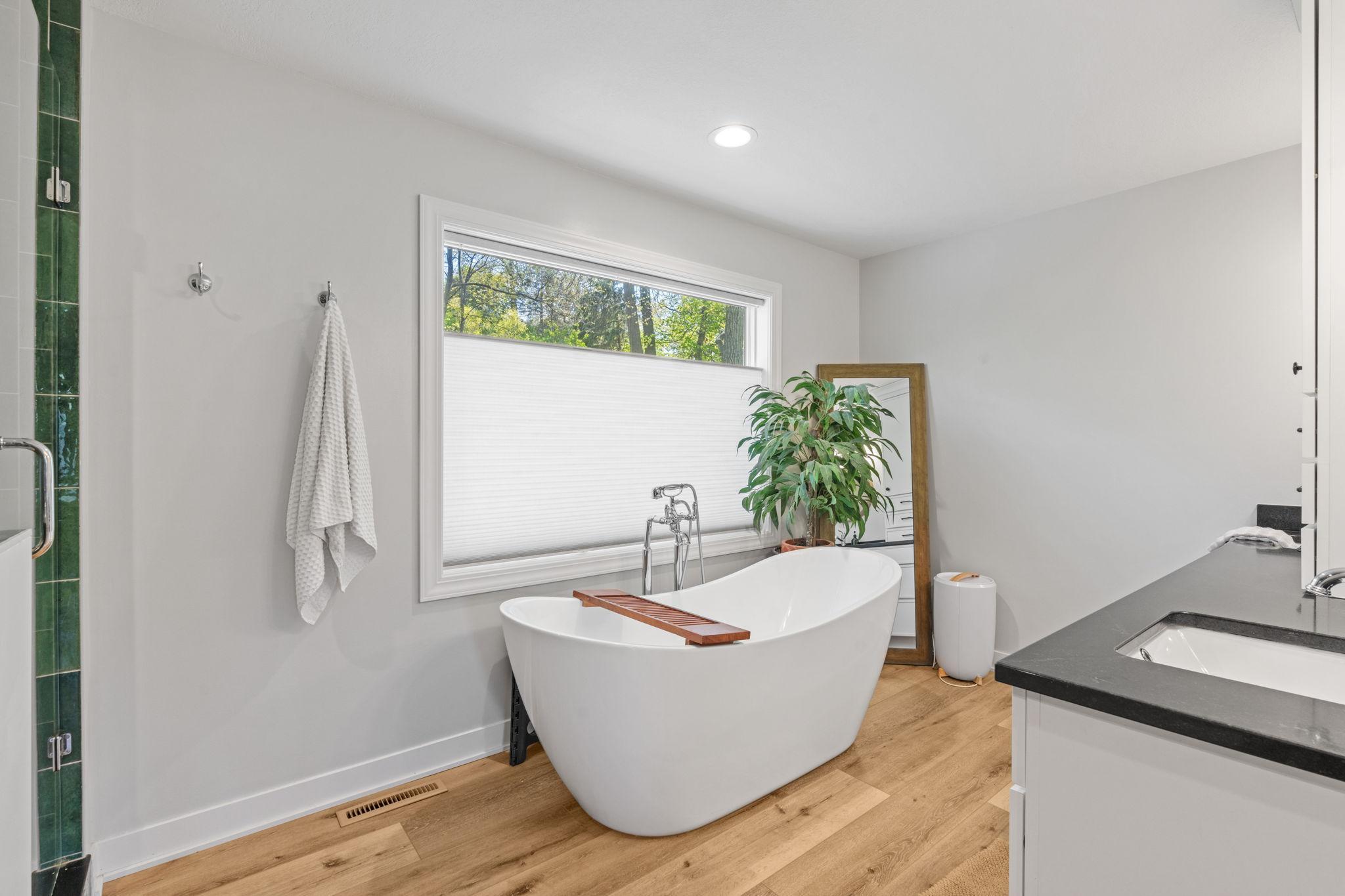 Primary en-suite bathoom.jpg