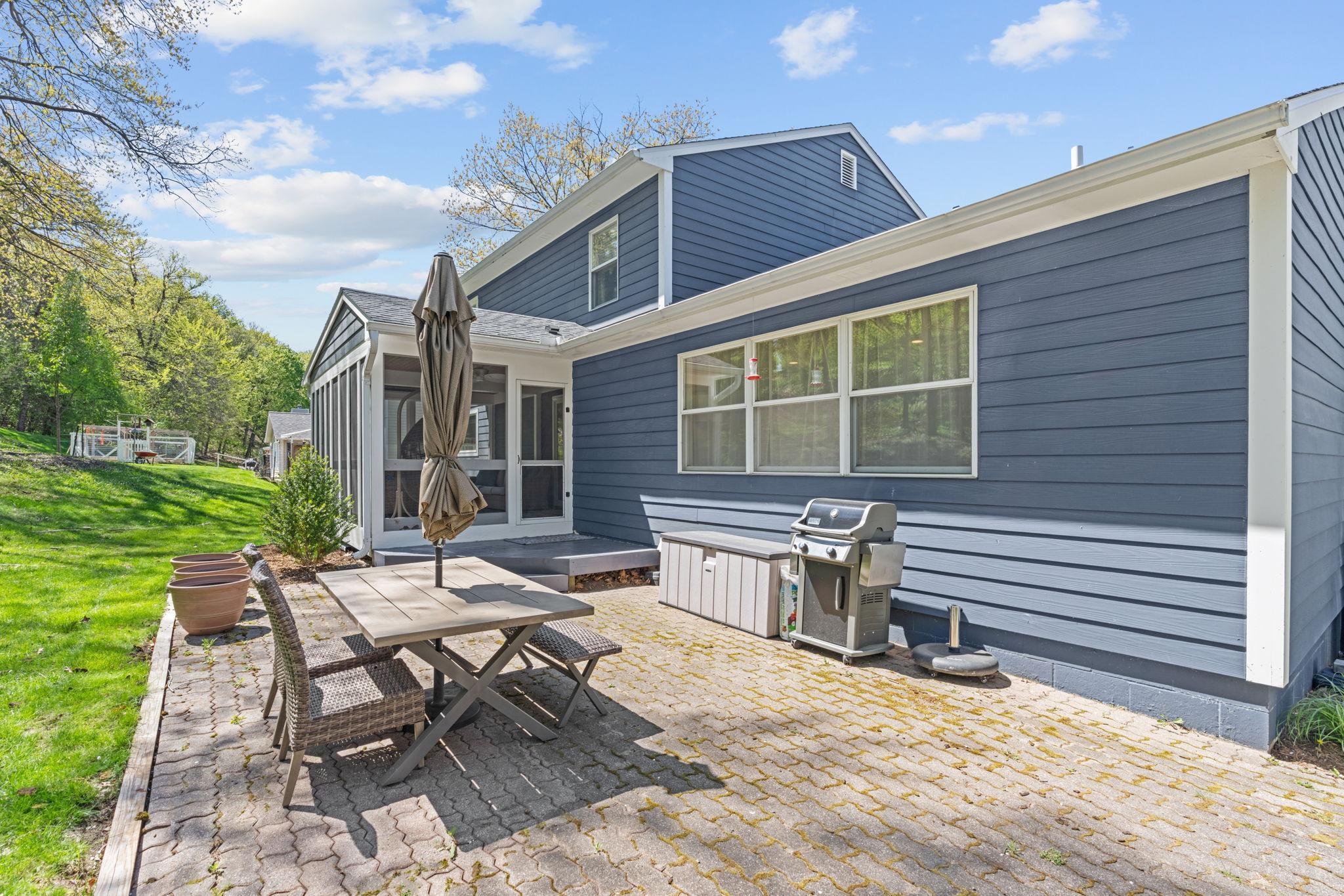 1371 Woodland Dr SW-10.jpg
