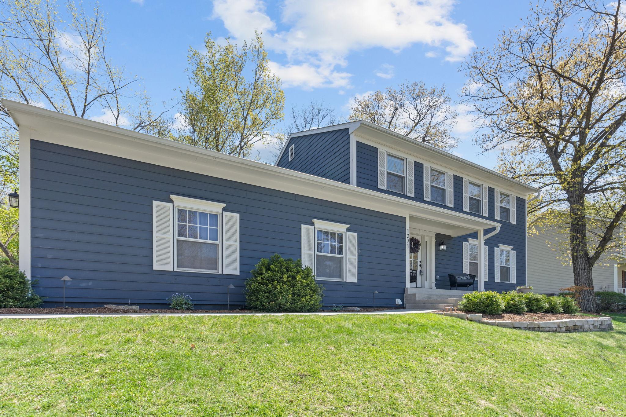 1371 Woodland Dr SW-3.jpg