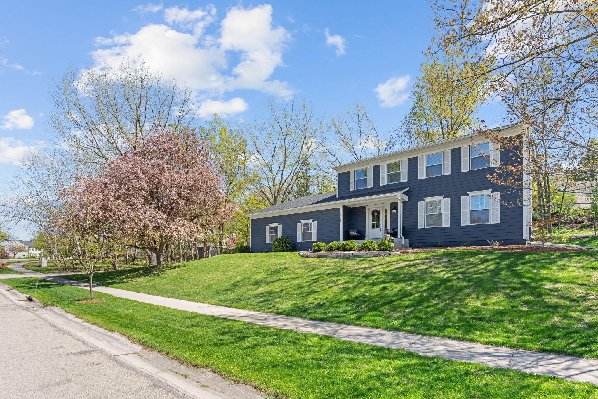 1371 Woodland Dr SW-4.jpg