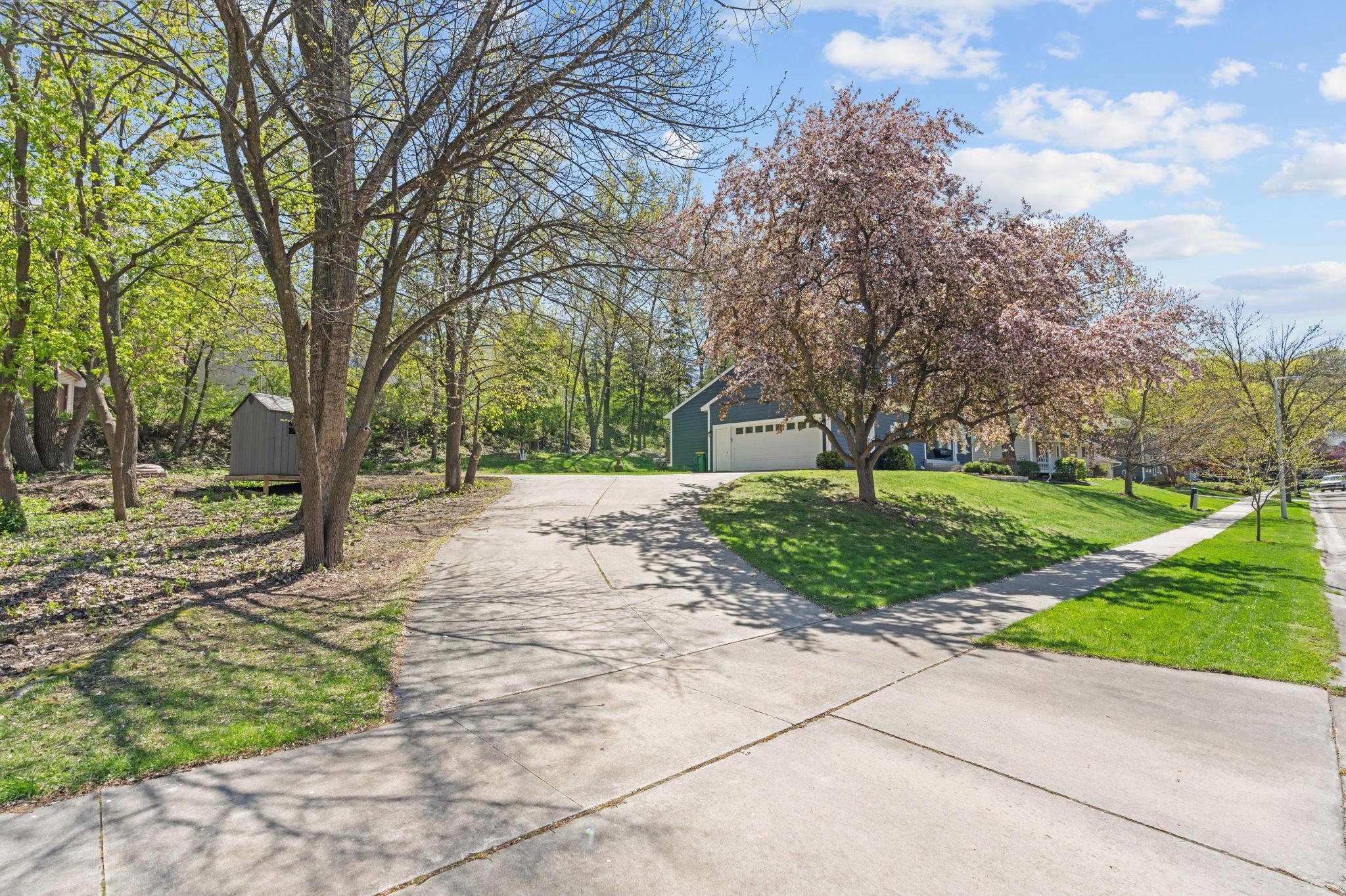 1371 Woodland Dr SW-7.jpg