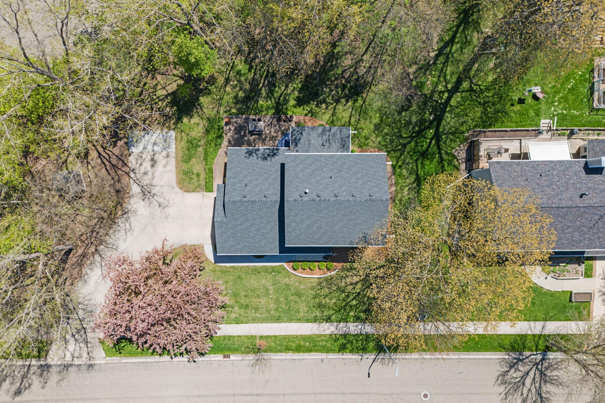 1371 Woodland Dr SW-19.jpg