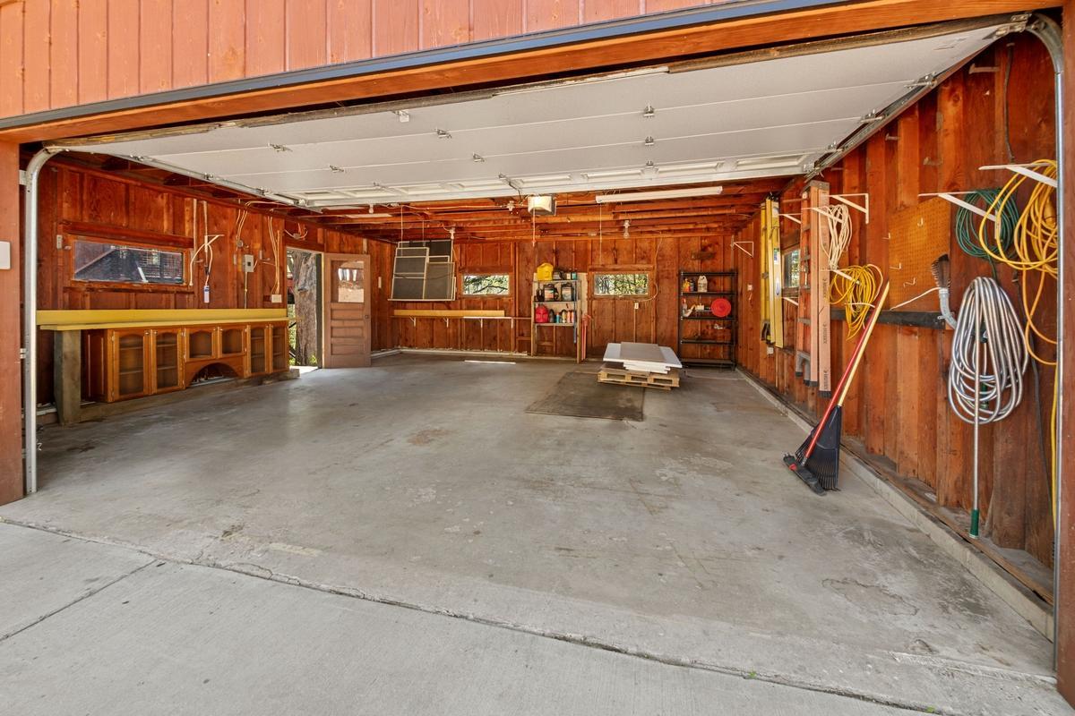 Detached garage