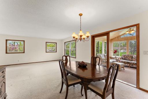Formal dining with free furniture if wanted!