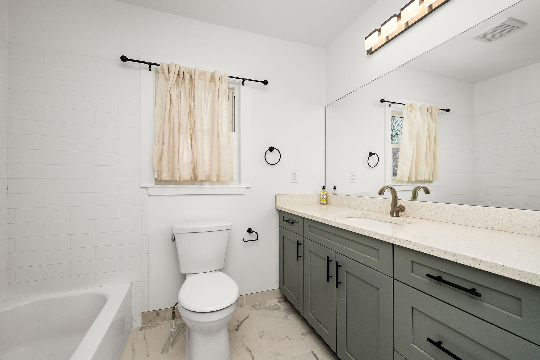 Main floor full bathroom
