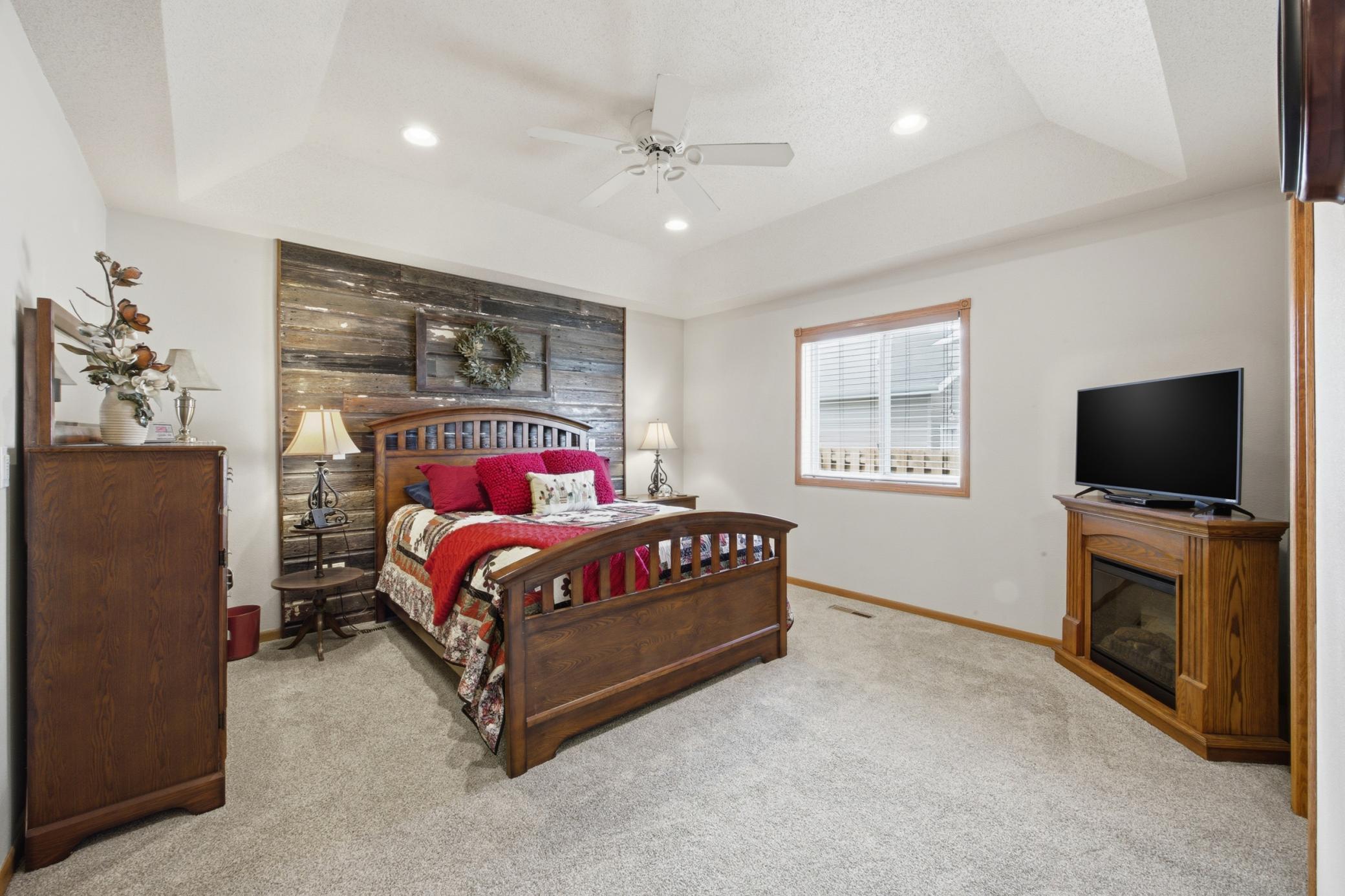 Primary Bedroom - Tray Ceiling