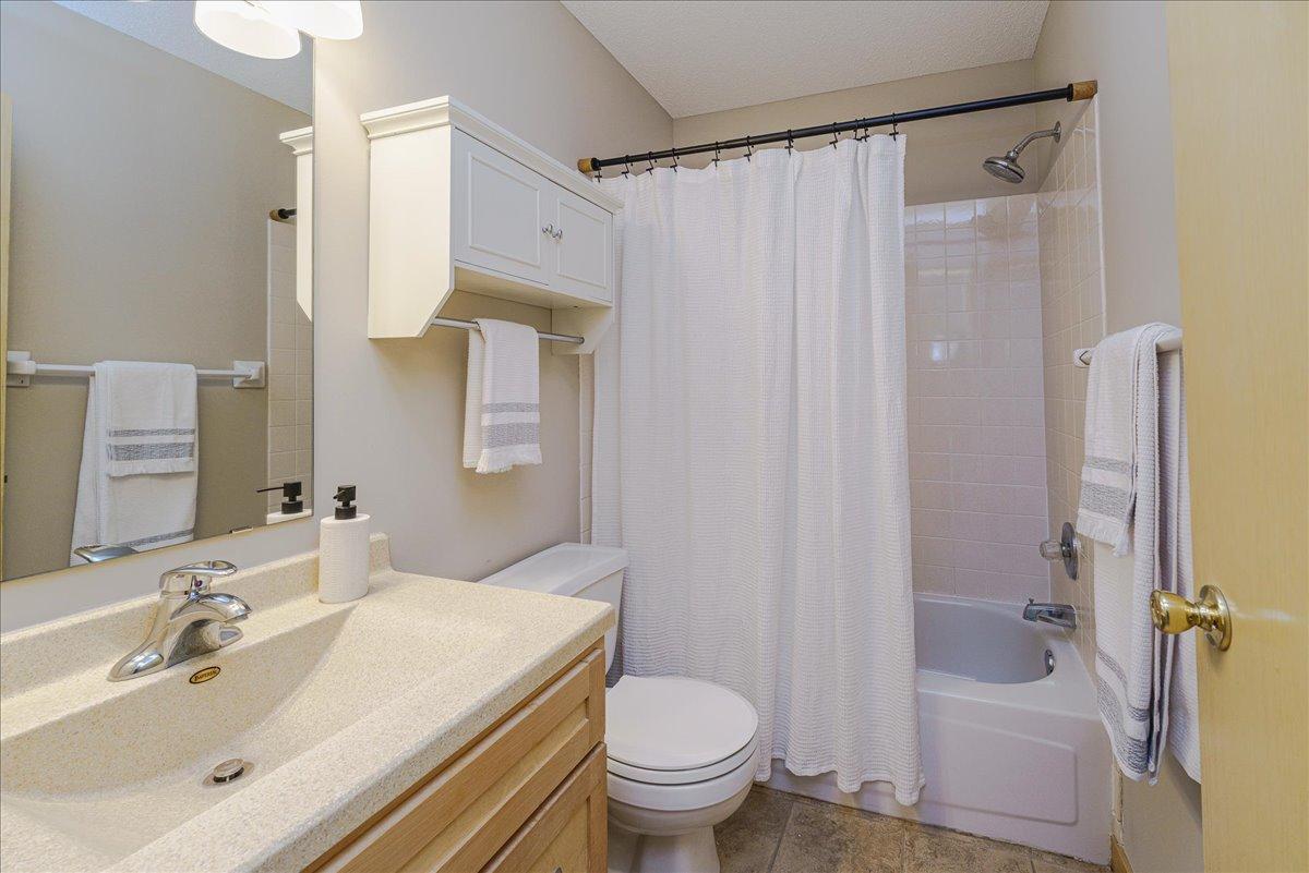 Upper level full bath