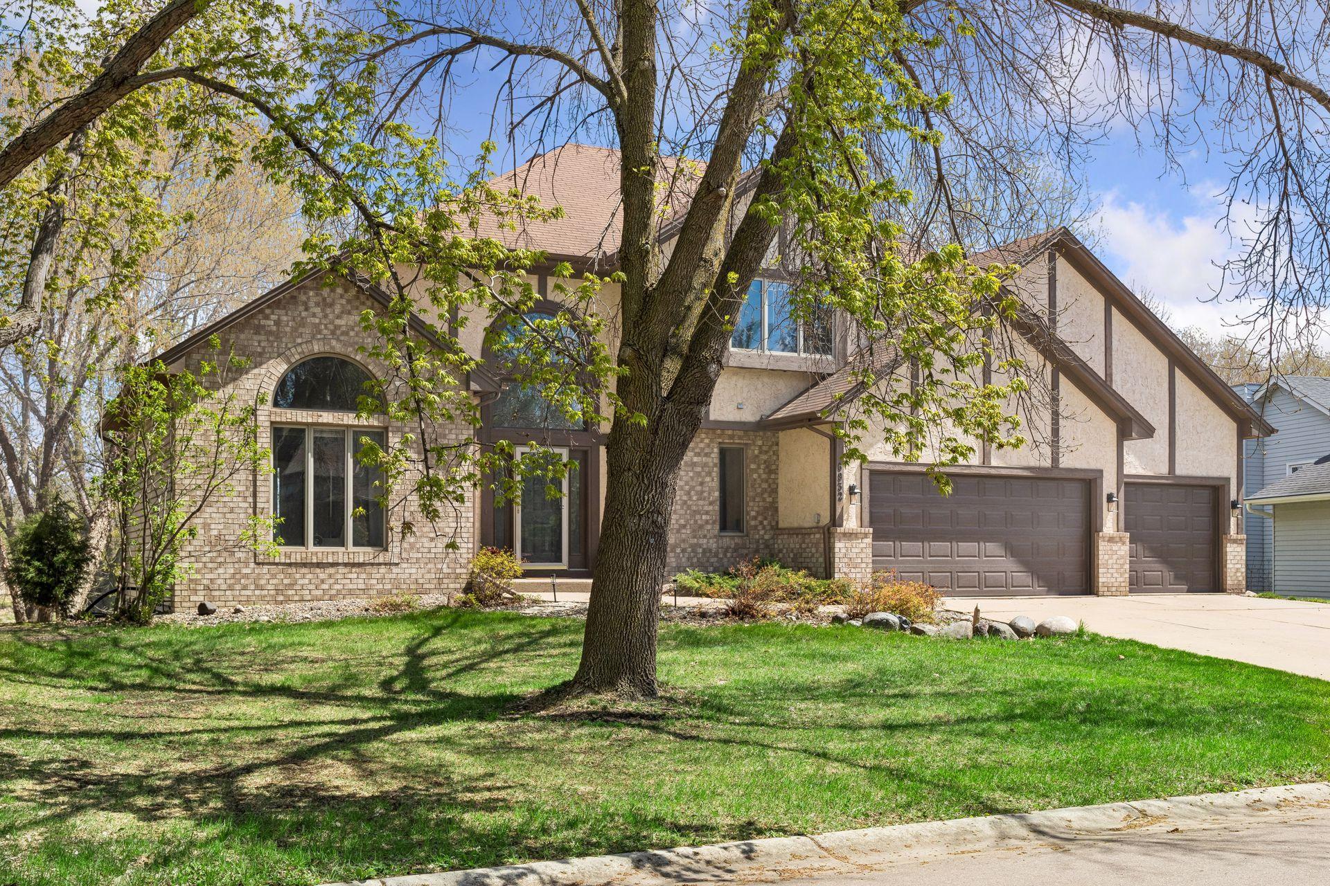 Welcome to 6932 Ximines Lane N