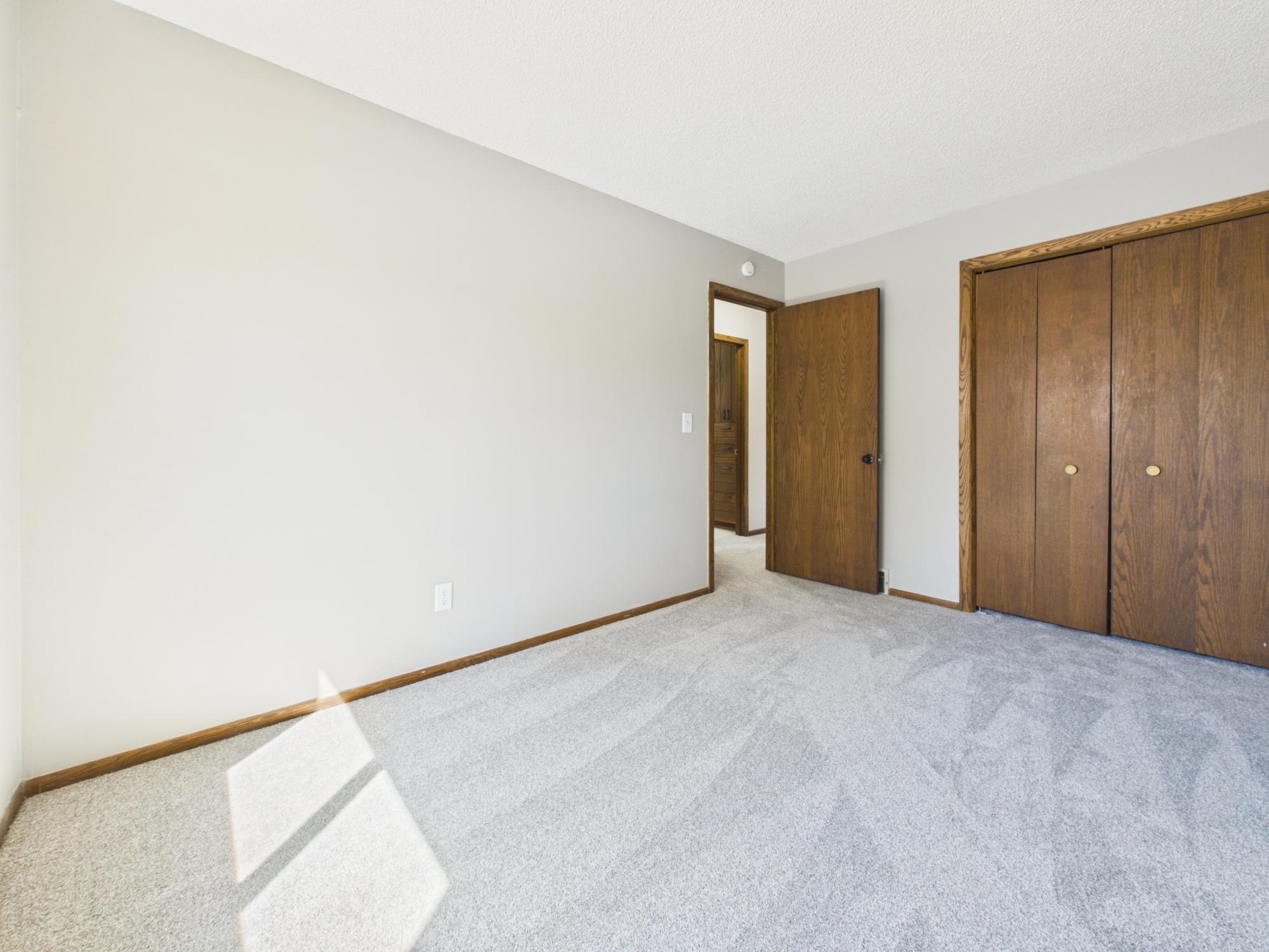 9380 Hale Avenue S, Cottage Grove, MN 55016