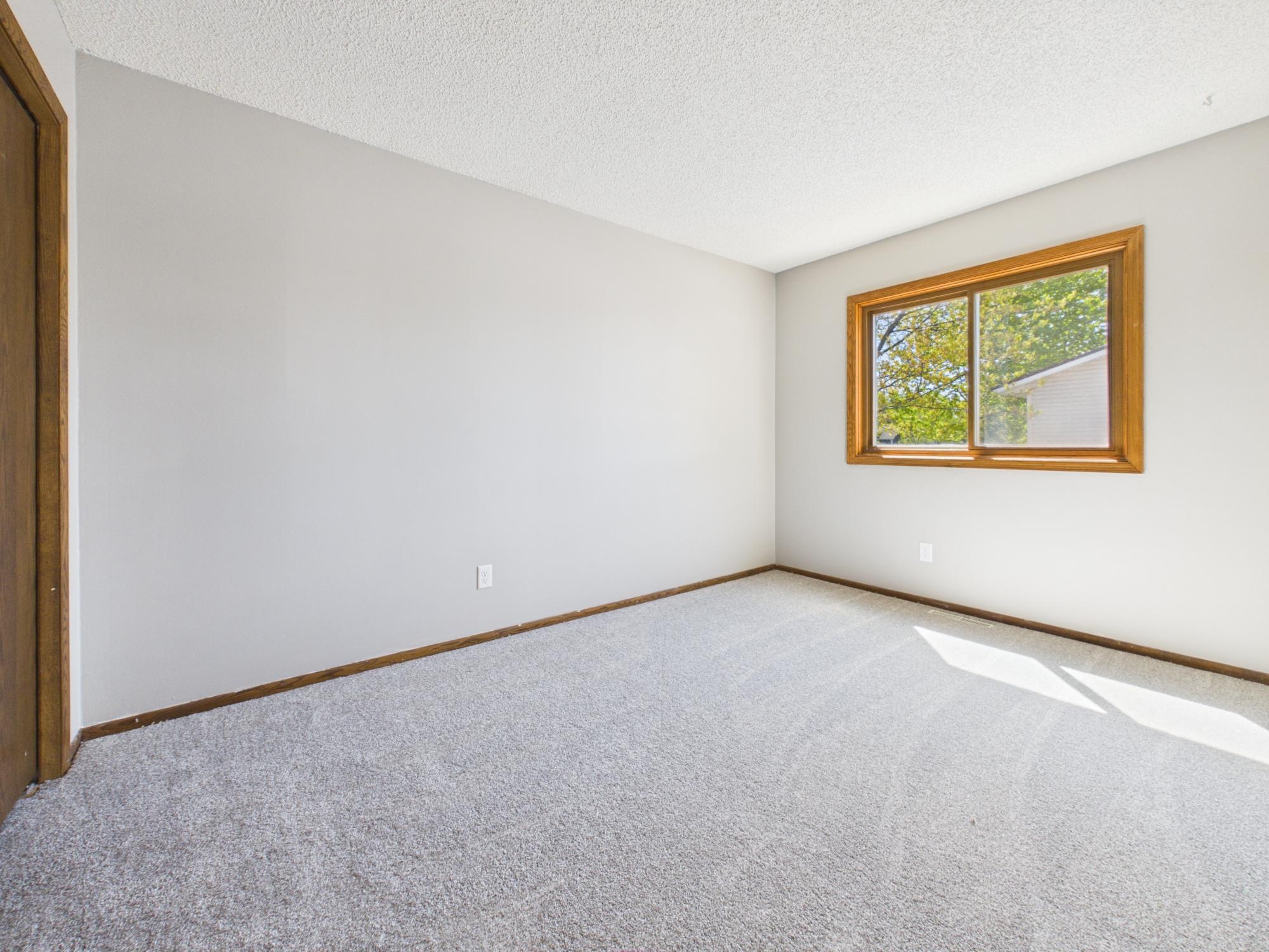 9380 Hale Avenue S, Cottage Grove, MN 55016