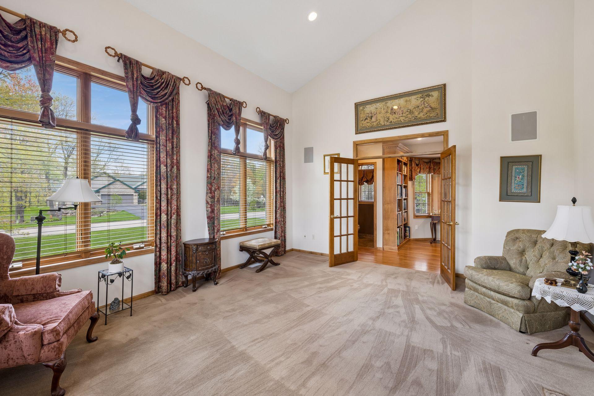 Amazing vaulted front room