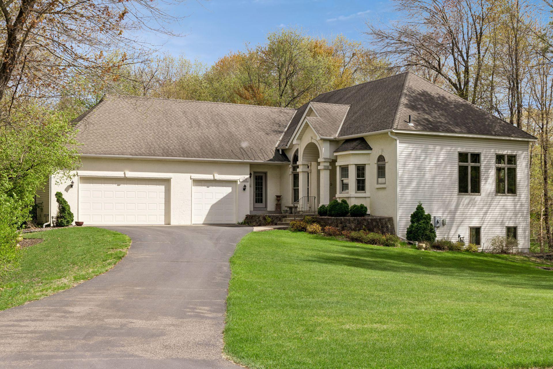 Stunning Custom Home in exellent neighborhood