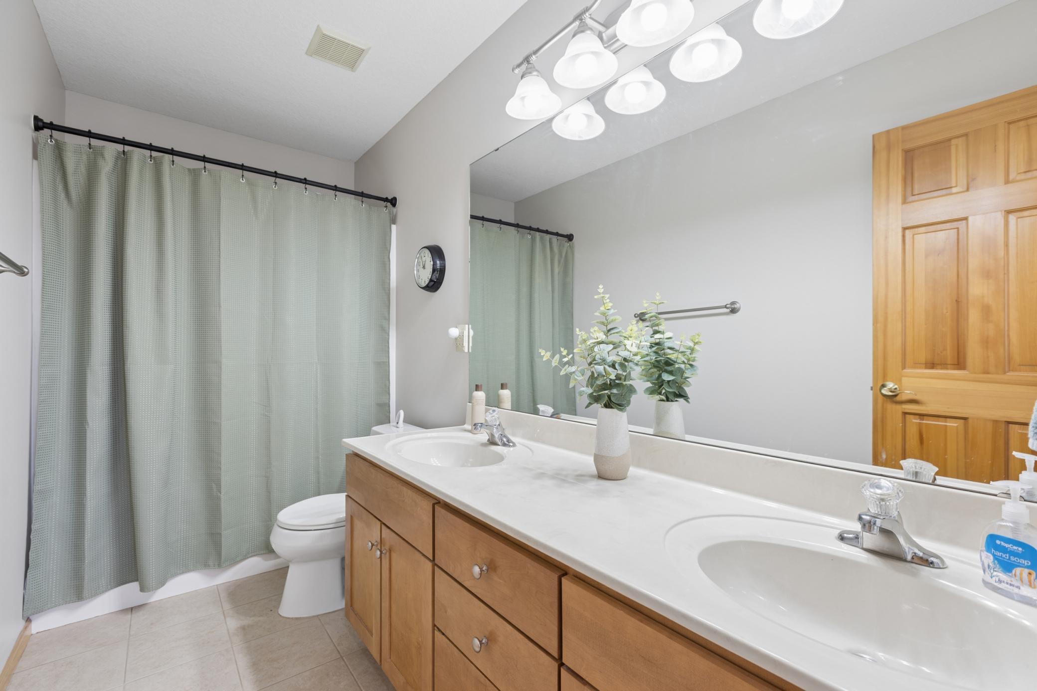Upper Level Full Bath
