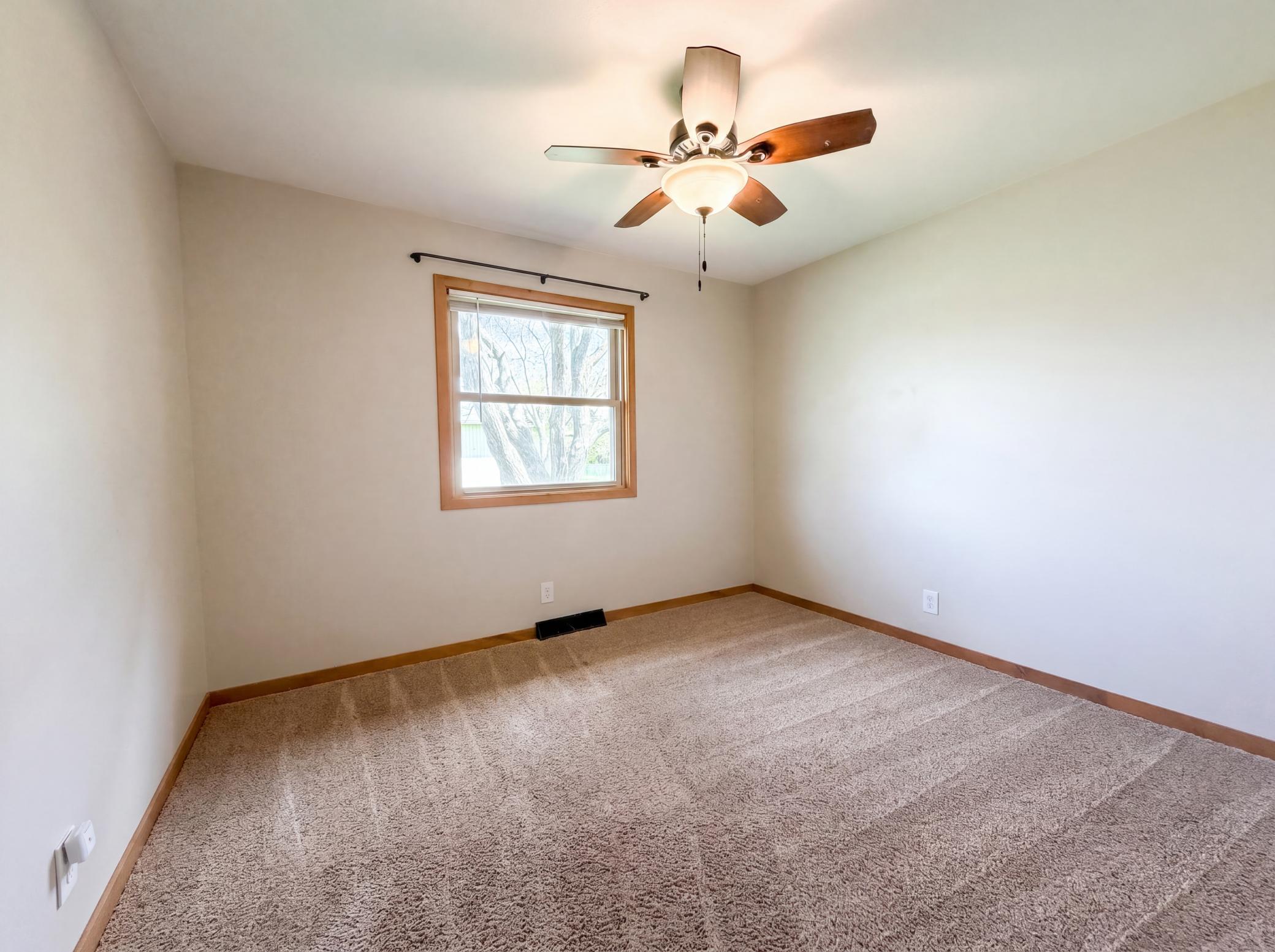listing_12.jpg