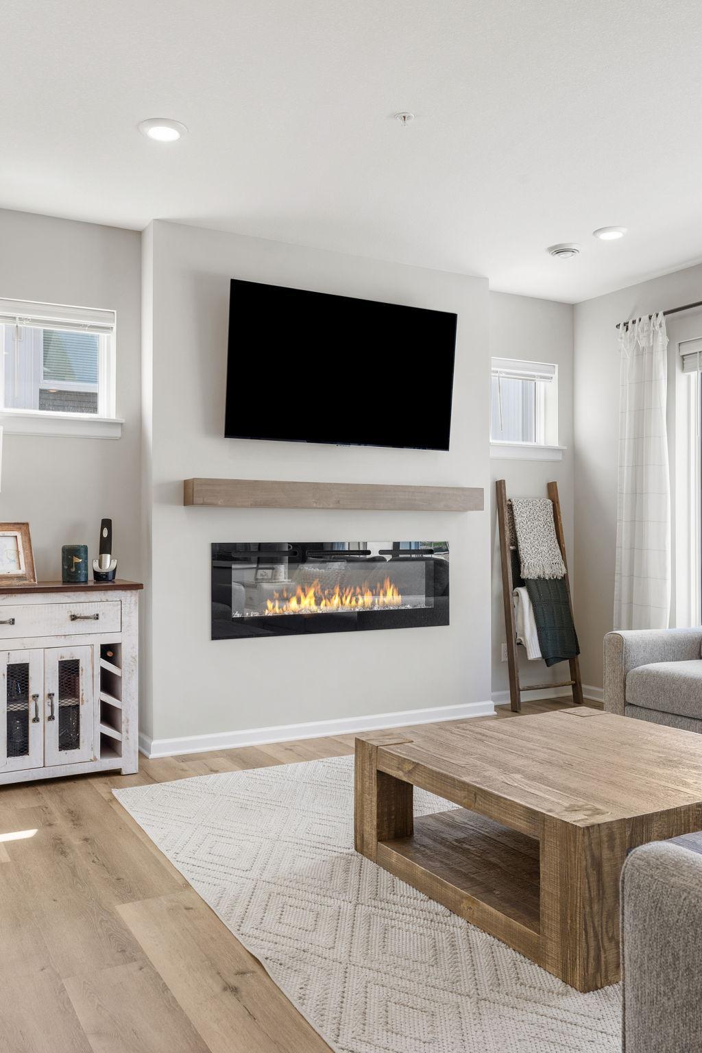 21-web-or-mls-625 E Blossom Cir-21.jpg