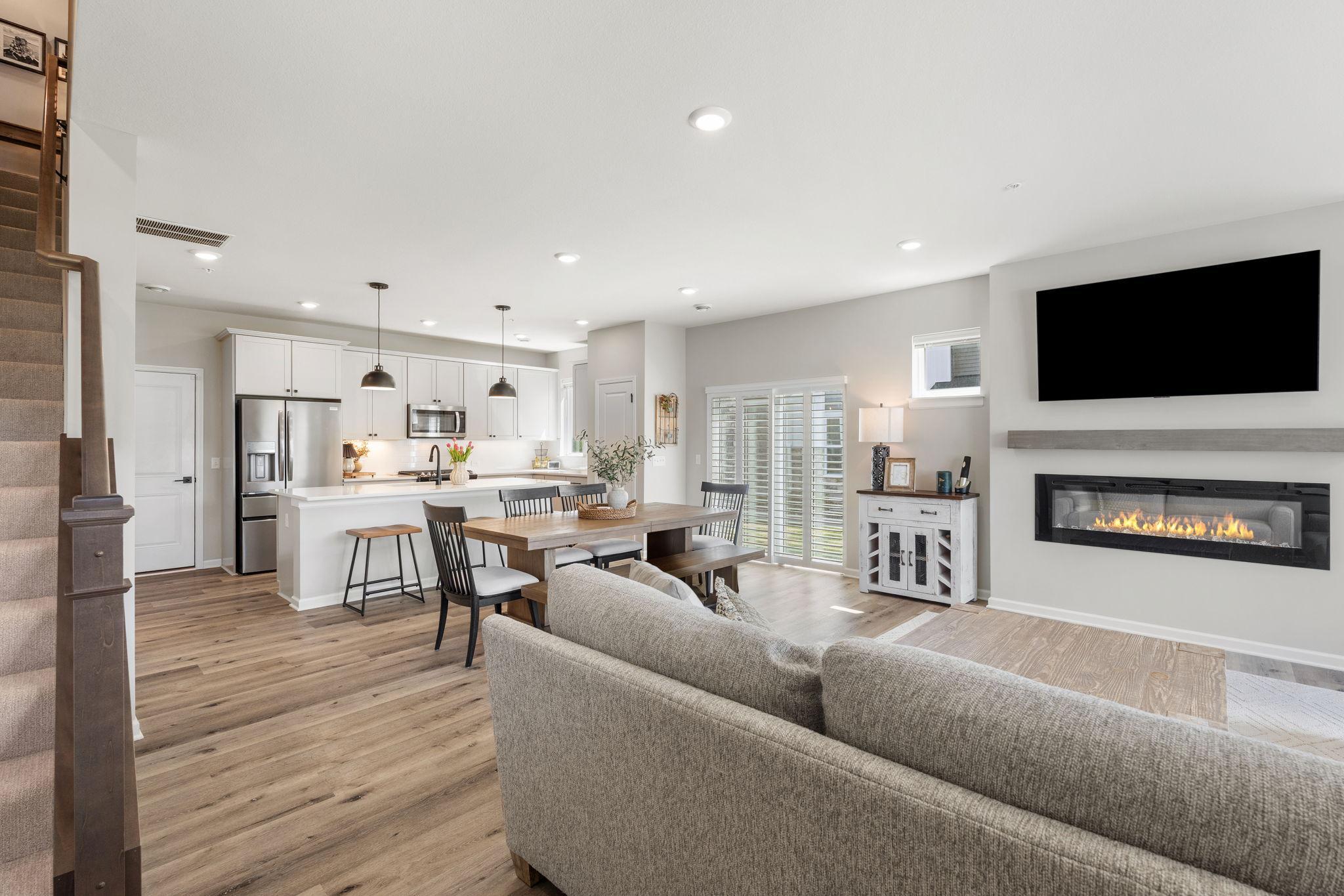 19-web-or-mls-625 E Blossom Cir-19.jpg