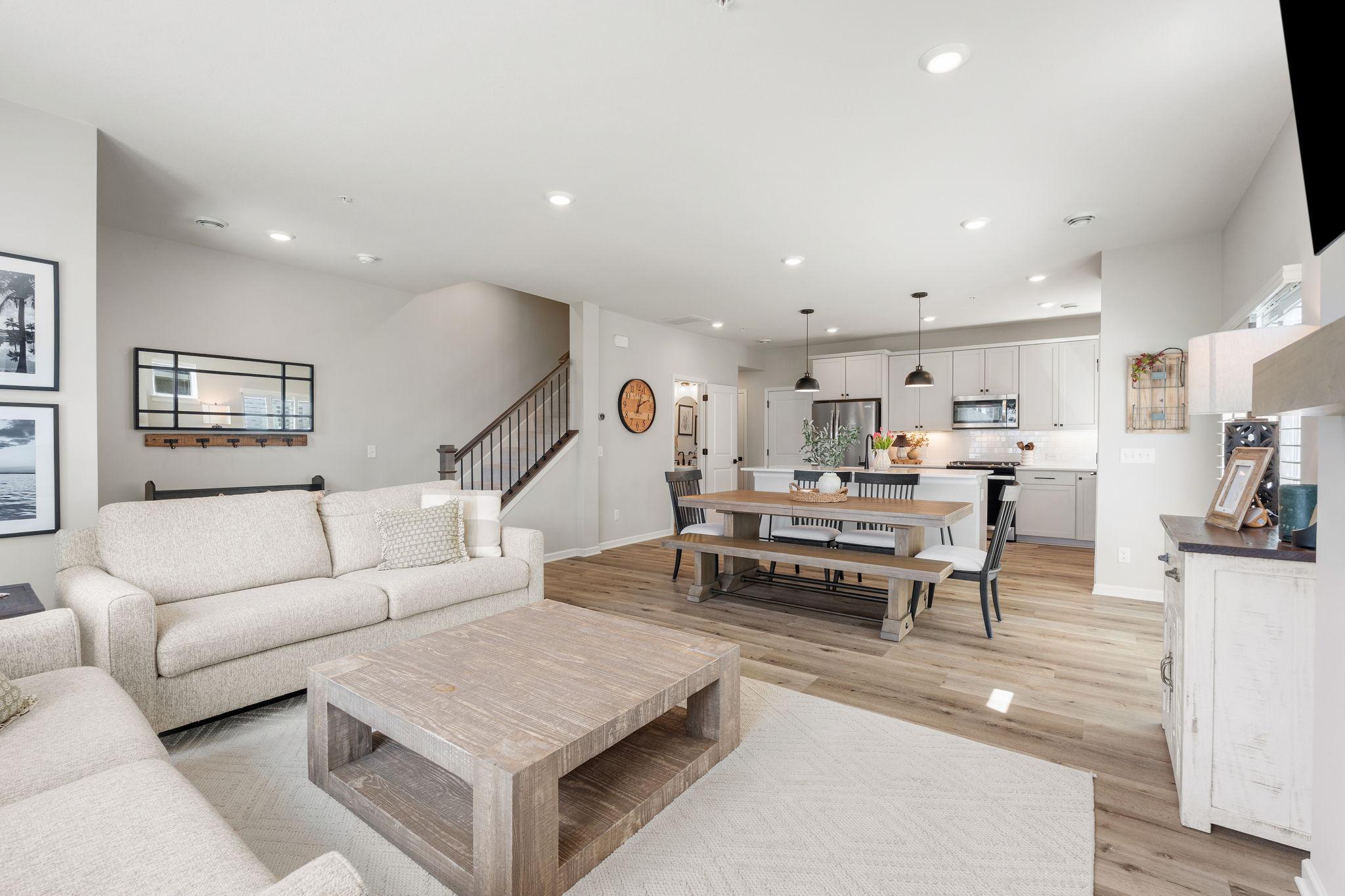 23-web-or-mls-625 E Blossom Cir-23.jpg