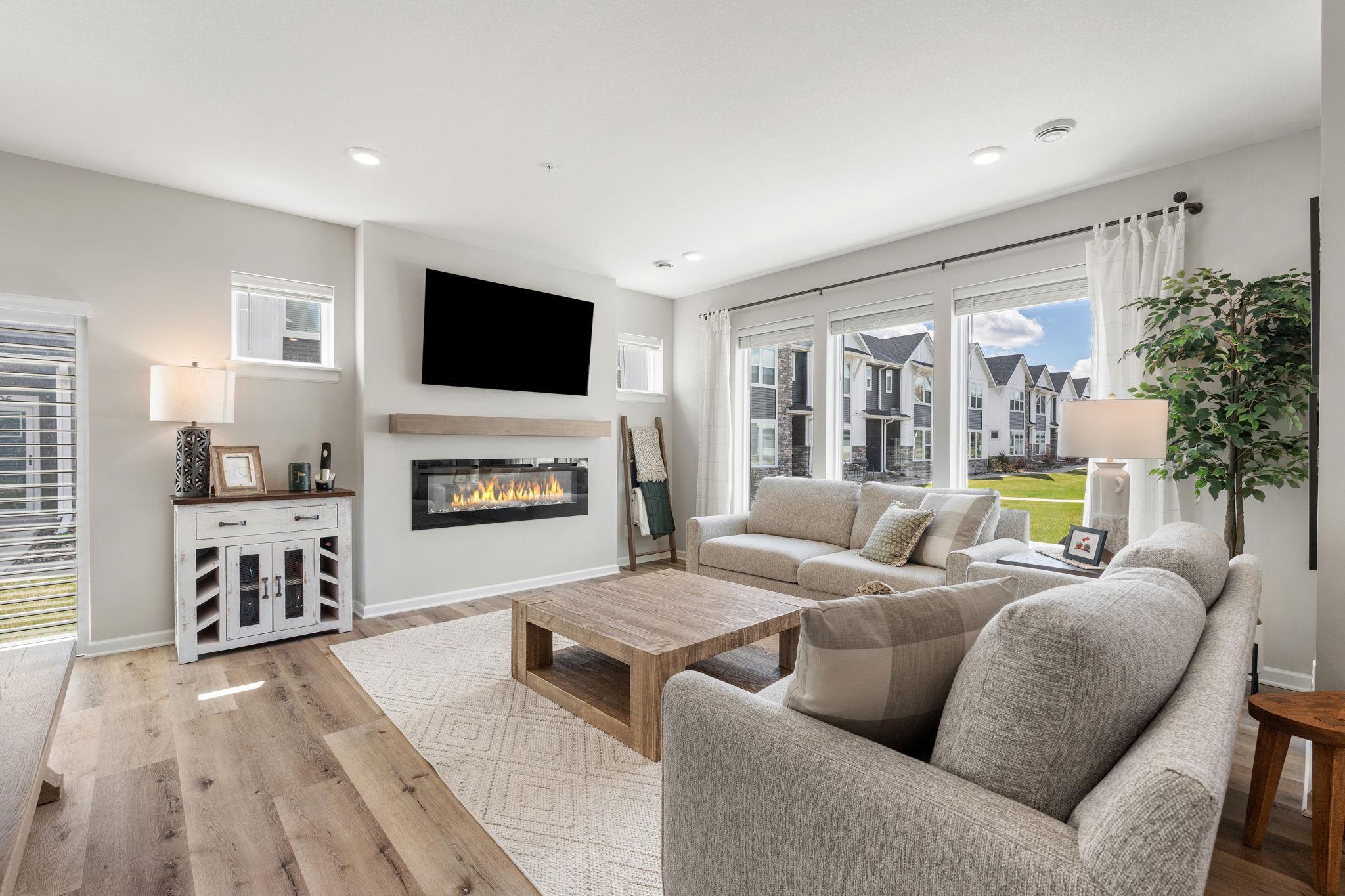20-web-or-mls-625 E Blossom Cir-20.jpg