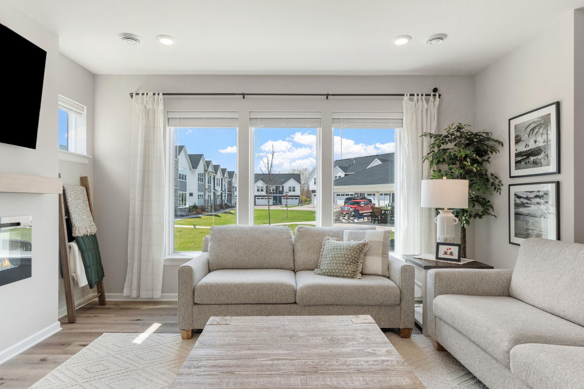 22-web-or-mls-625 E Blossom Cir-22.jpg