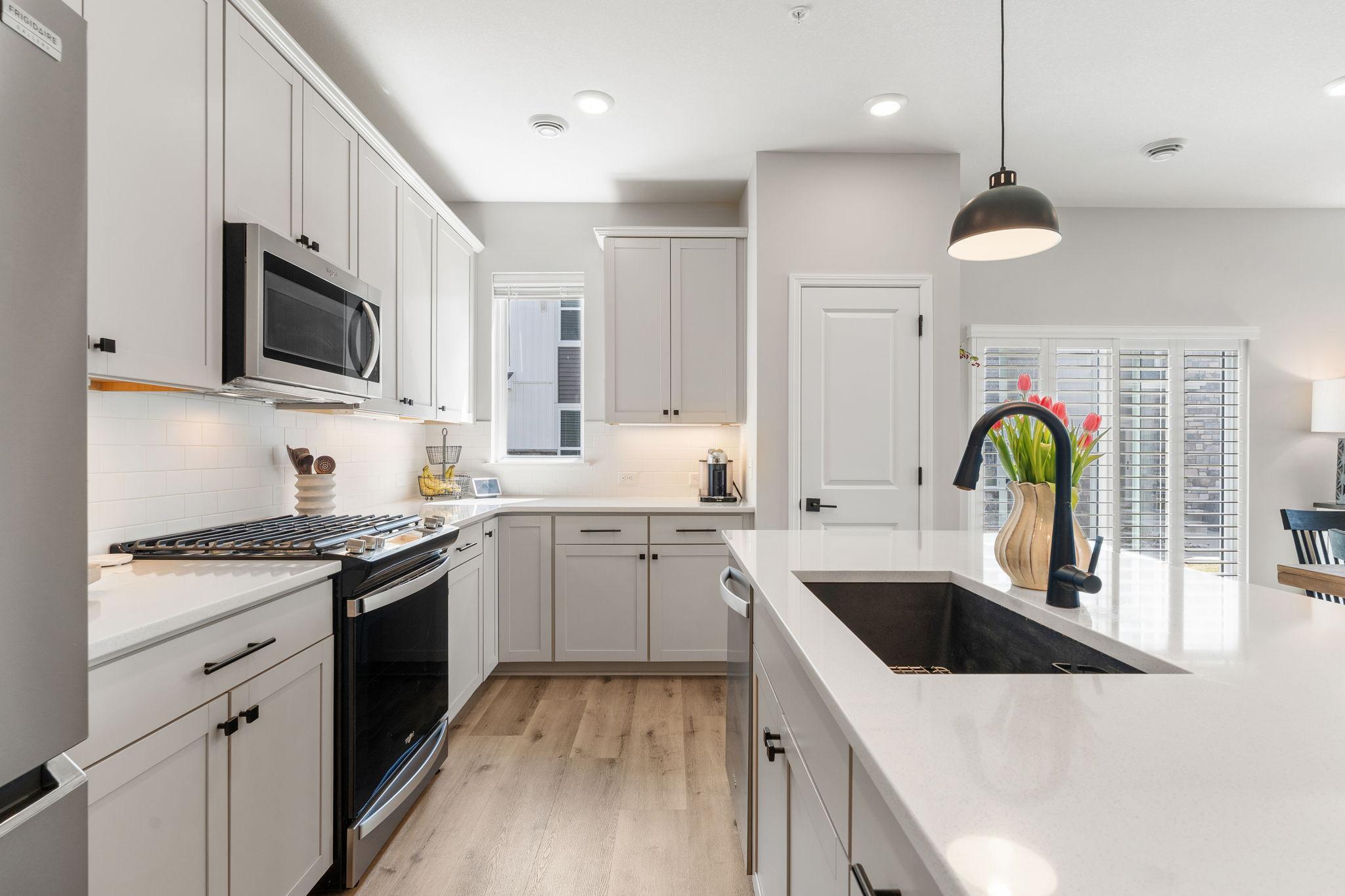 27-web-or-mls-625 E Blossom Cir-27.jpg