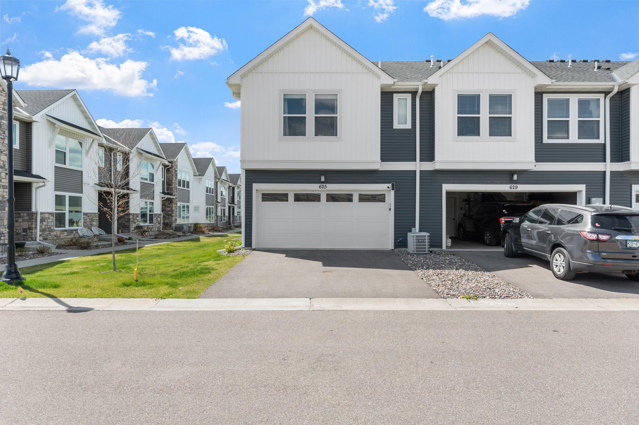 6-web-or-mls-625 E Blossom Cir-6.jpg