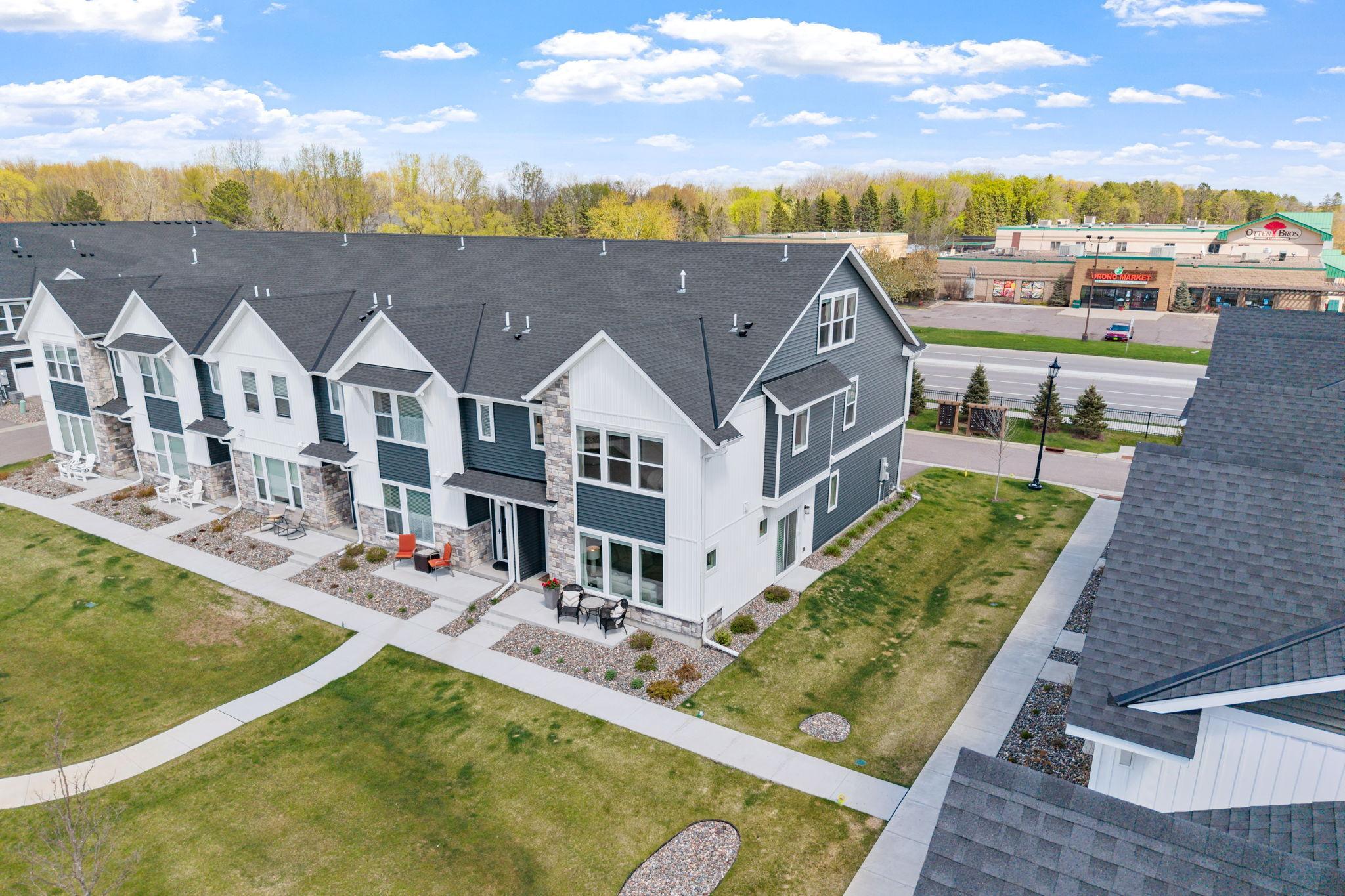 16-web-or-mls-625 E Blossom Cir-16.jpg