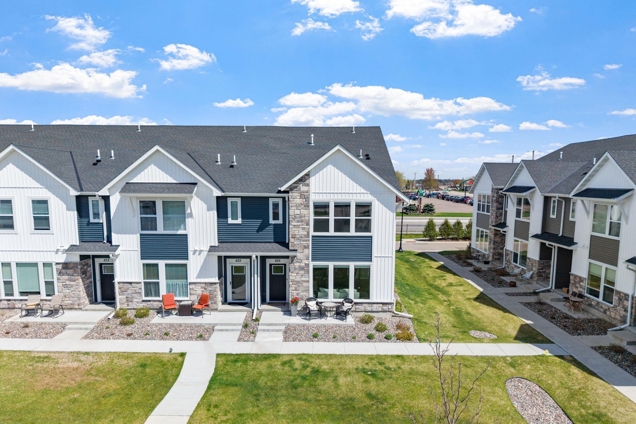 17-web-or-mls-625 E Blossom Cir-17.jpg