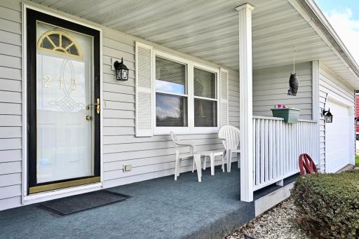 213 Sunset Avenue NW, Altura, MN 55910