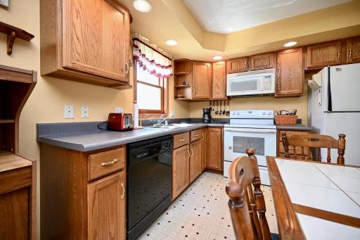 213 Sunset Avenue NW, Altura, MN 55910