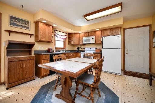 213 Sunset Avenue NW, Altura, MN 55910