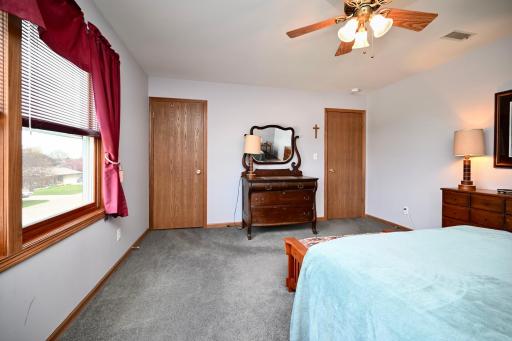 213 Sunset Avenue NW, Altura, MN 55910