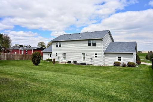 213 Sunset Avenue NW, Altura, MN 55910