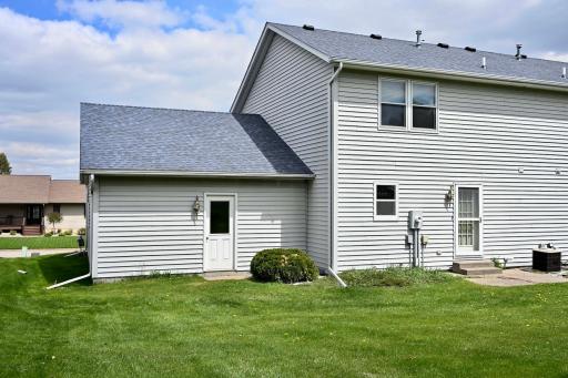 213 Sunset Avenue NW, Altura, MN 55910