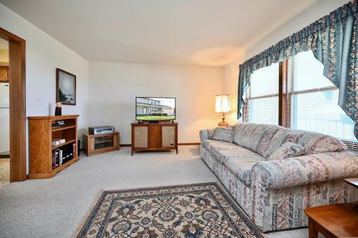 213 Sunset Avenue NW, Altura, MN 55910