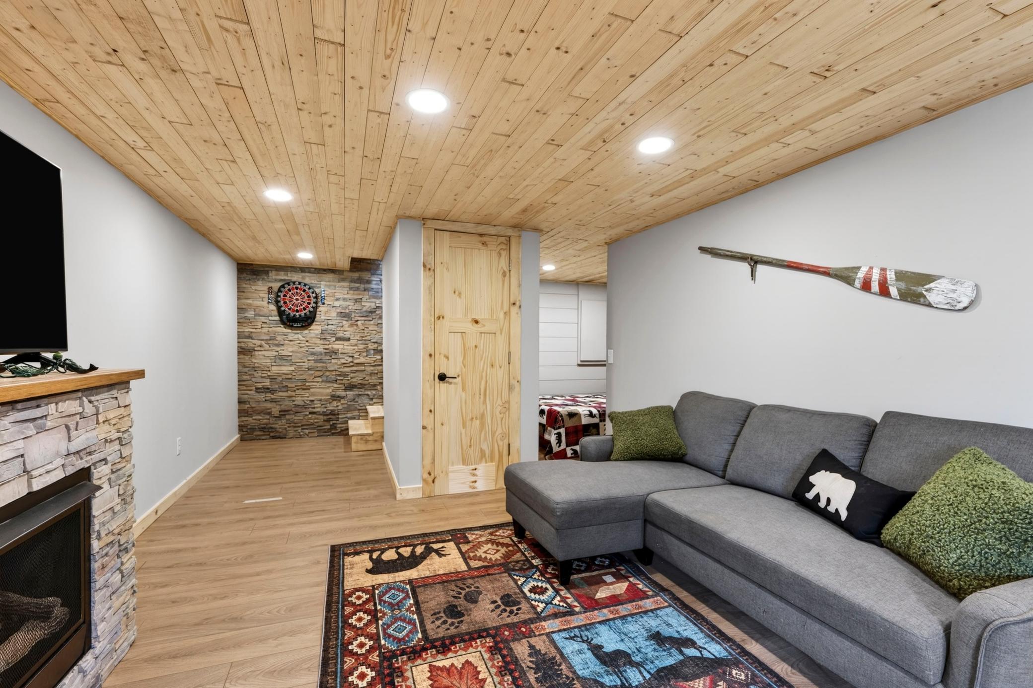 1188N-Hillside-Ln-136.jpg