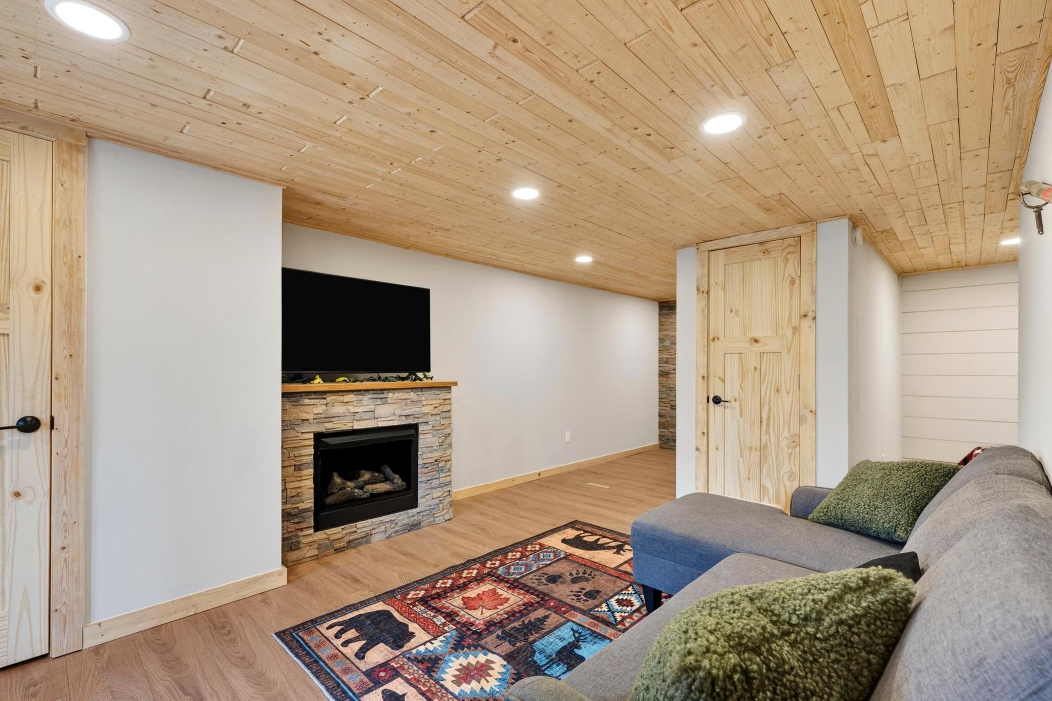 1188N-Hillside-Ln-135.jpg
