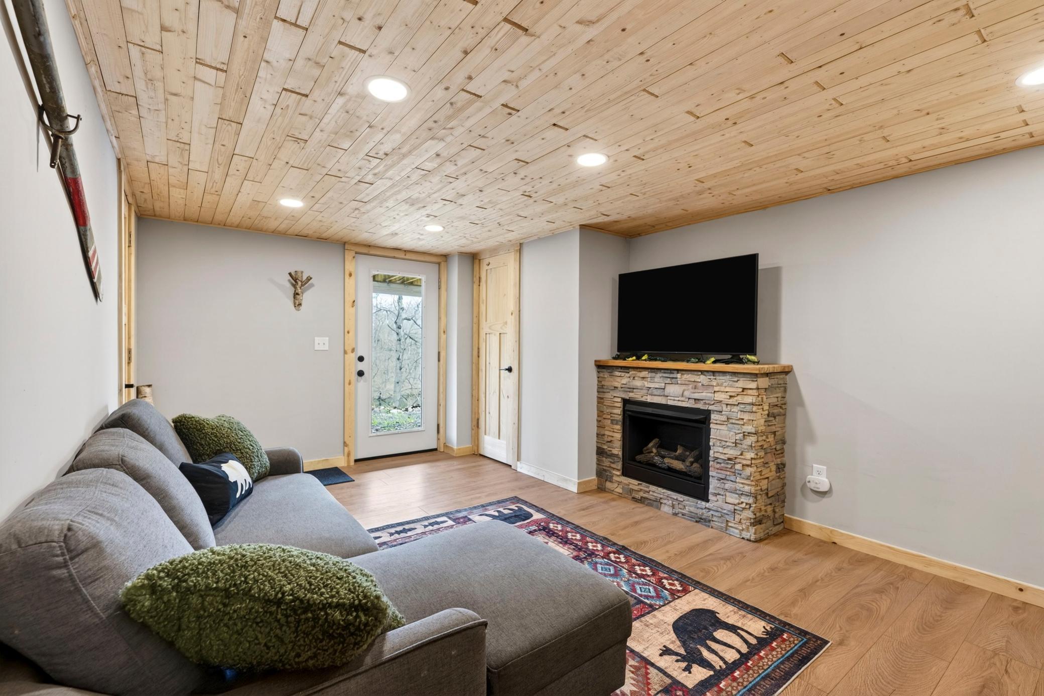 1188N-Hillside-Ln-130.jpg
