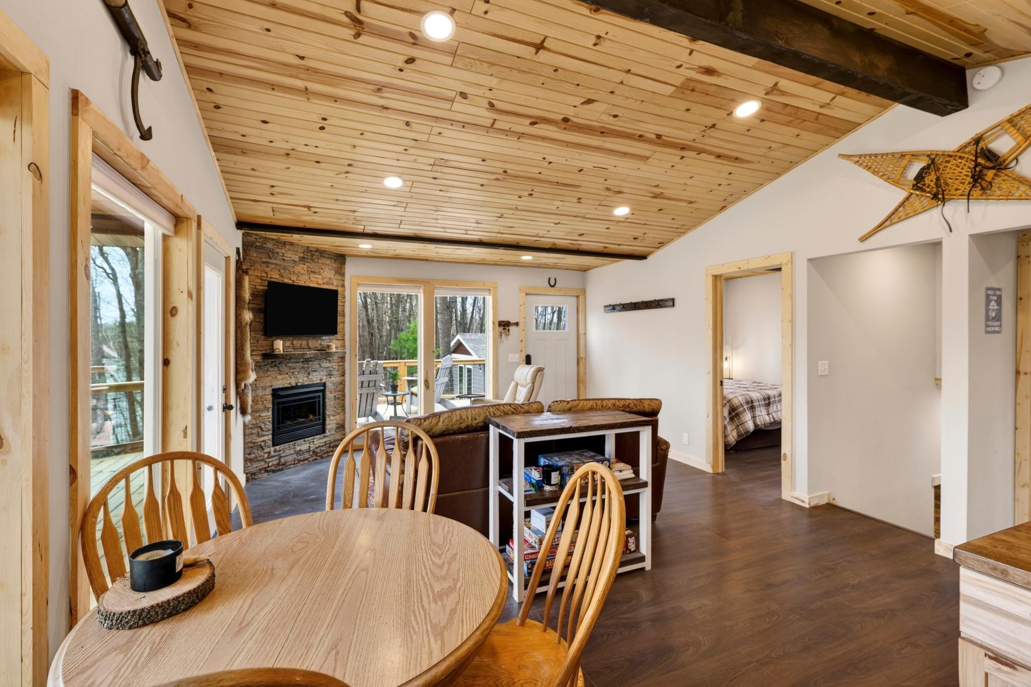 1188N-Hillside-Ln-101.jpg
