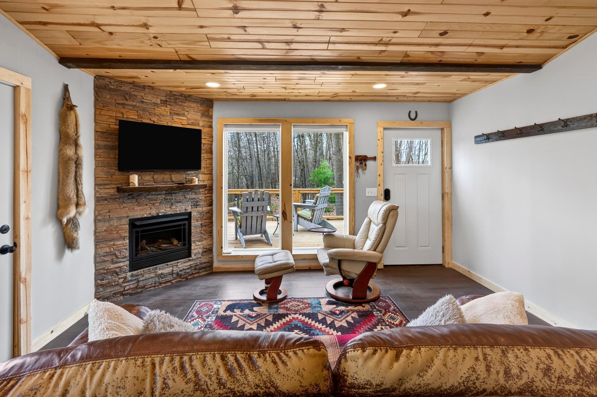 1188N-Hillside-Ln-102.jpg