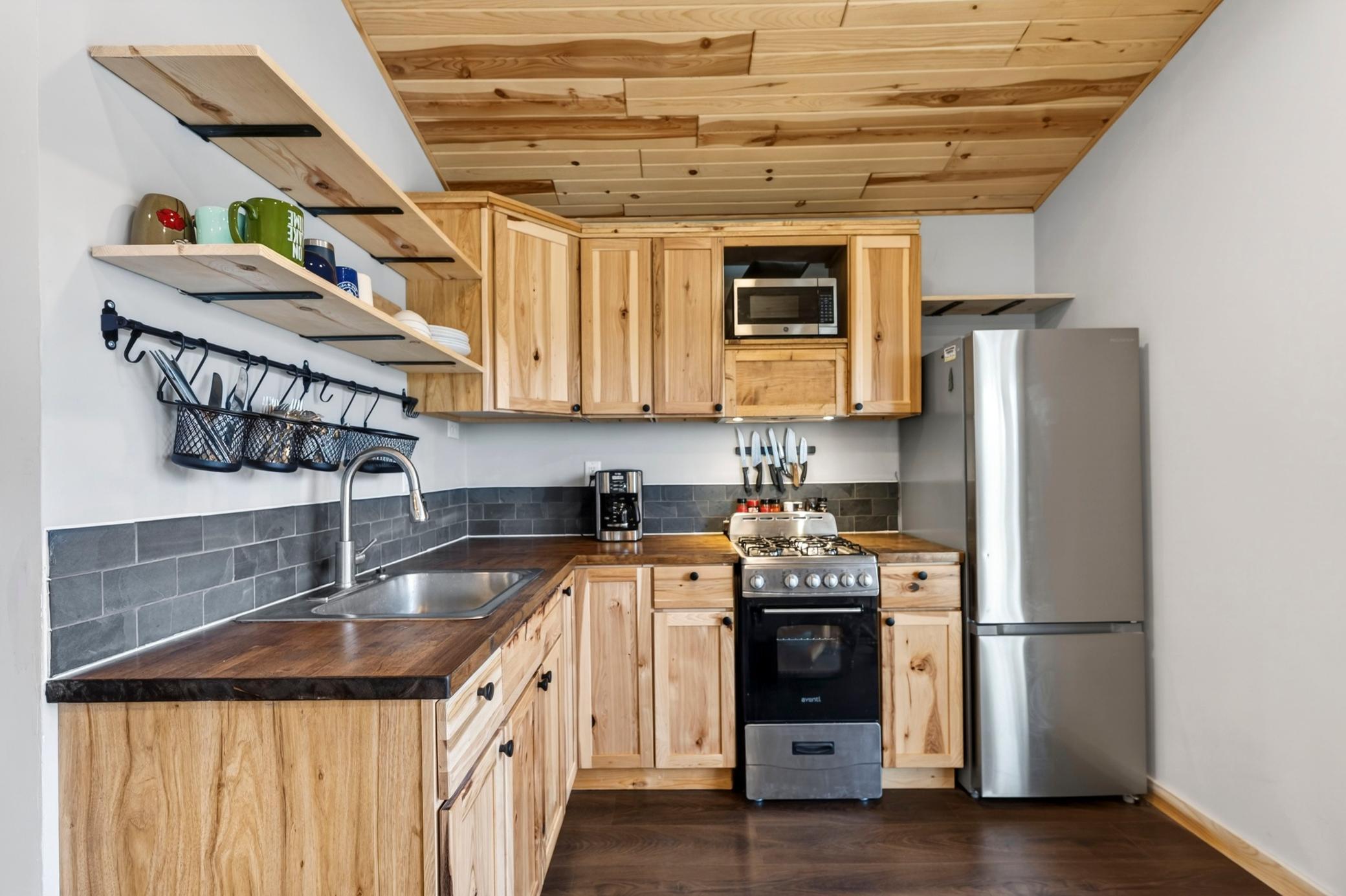 1188N-Hillside-Ln-94.jpg
