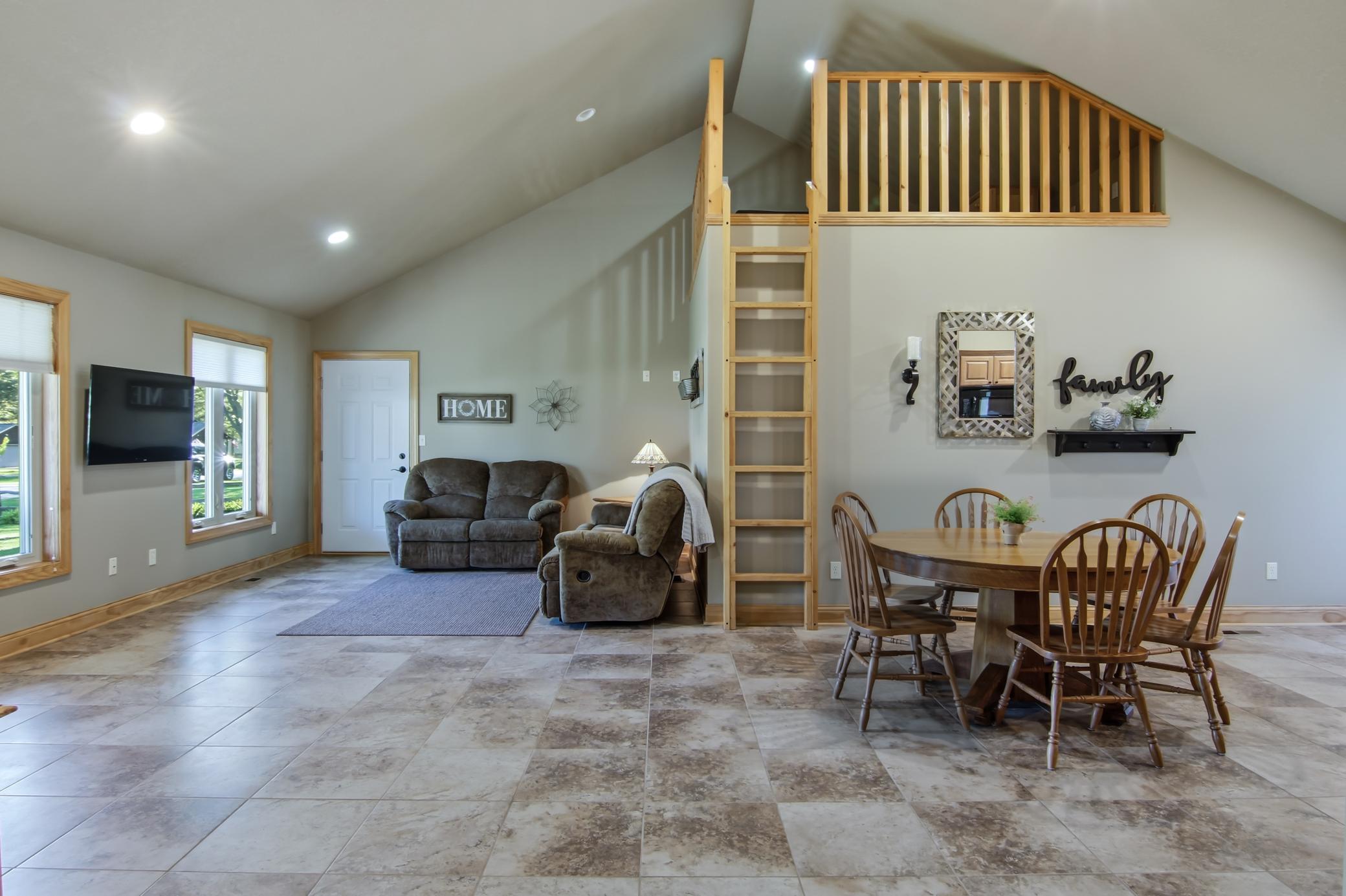 02-LivingRoom-5-jpg.jpg