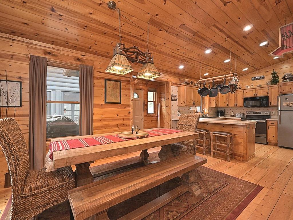 Dining/kitchen open concept