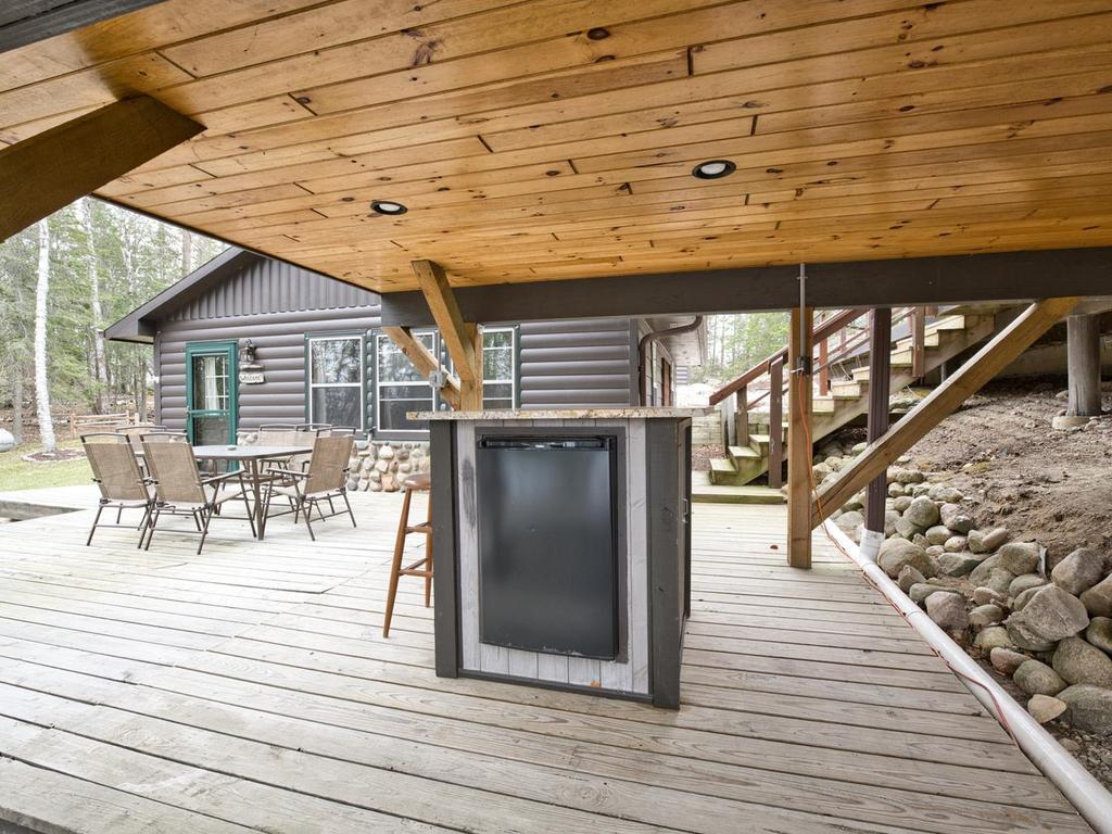 Outdoor covered bar