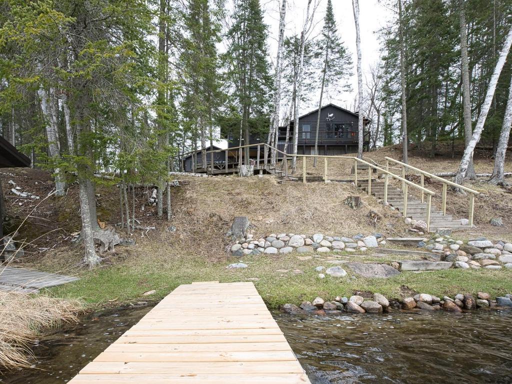 Dock to house