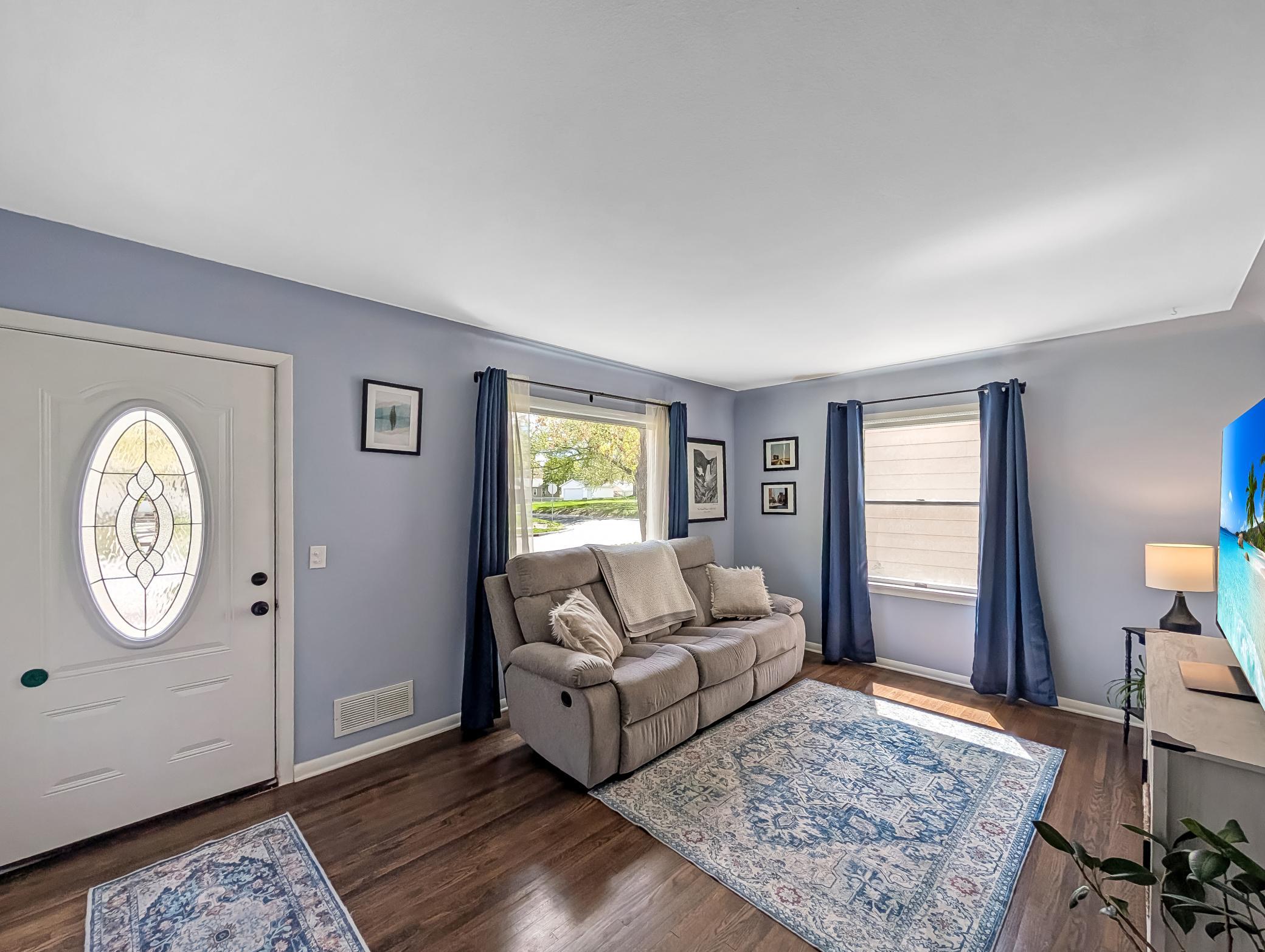 Large windows provide light and entertainment.