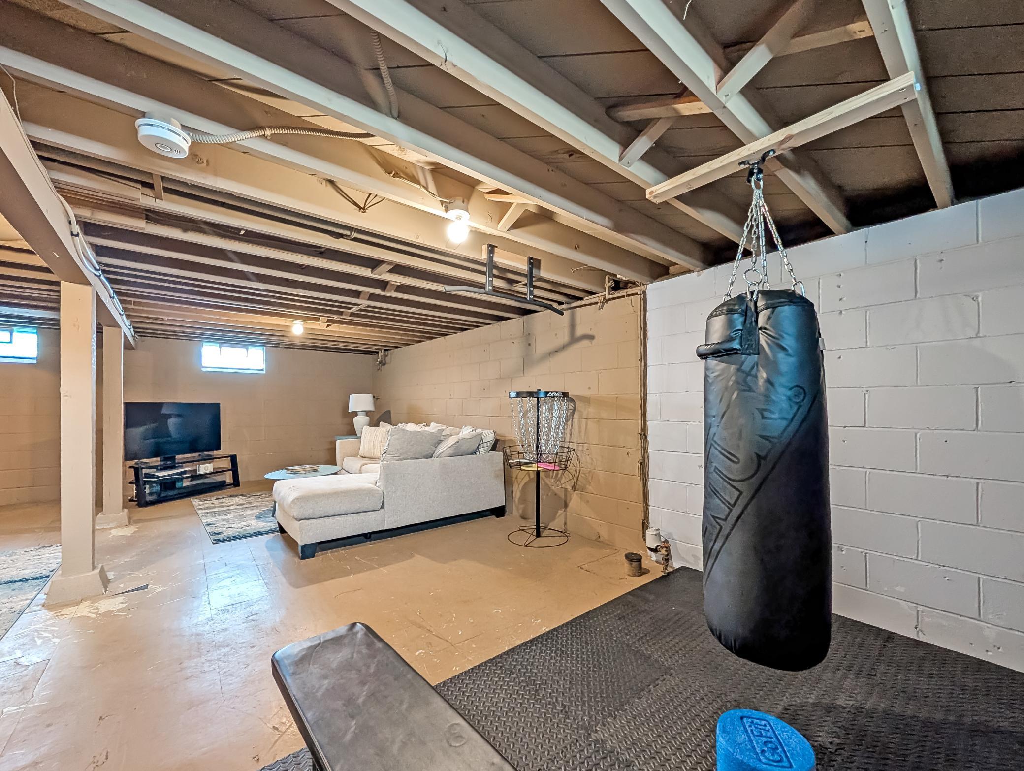 This spacious basement is ready for your creativity!