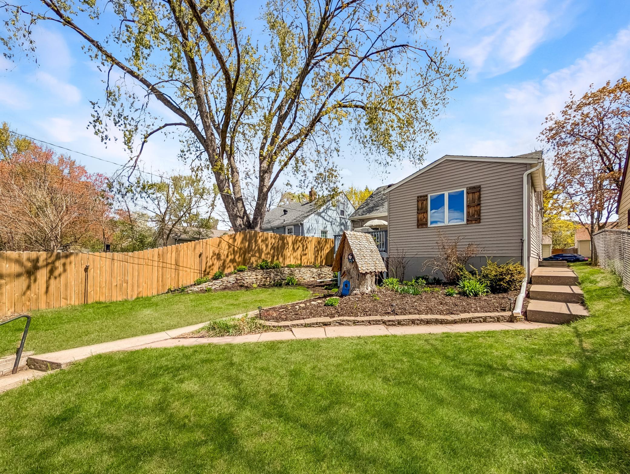 What a beautiful yard!