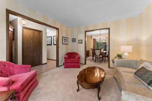 10725 34th Avenue N, Minneapolis, MN 55441