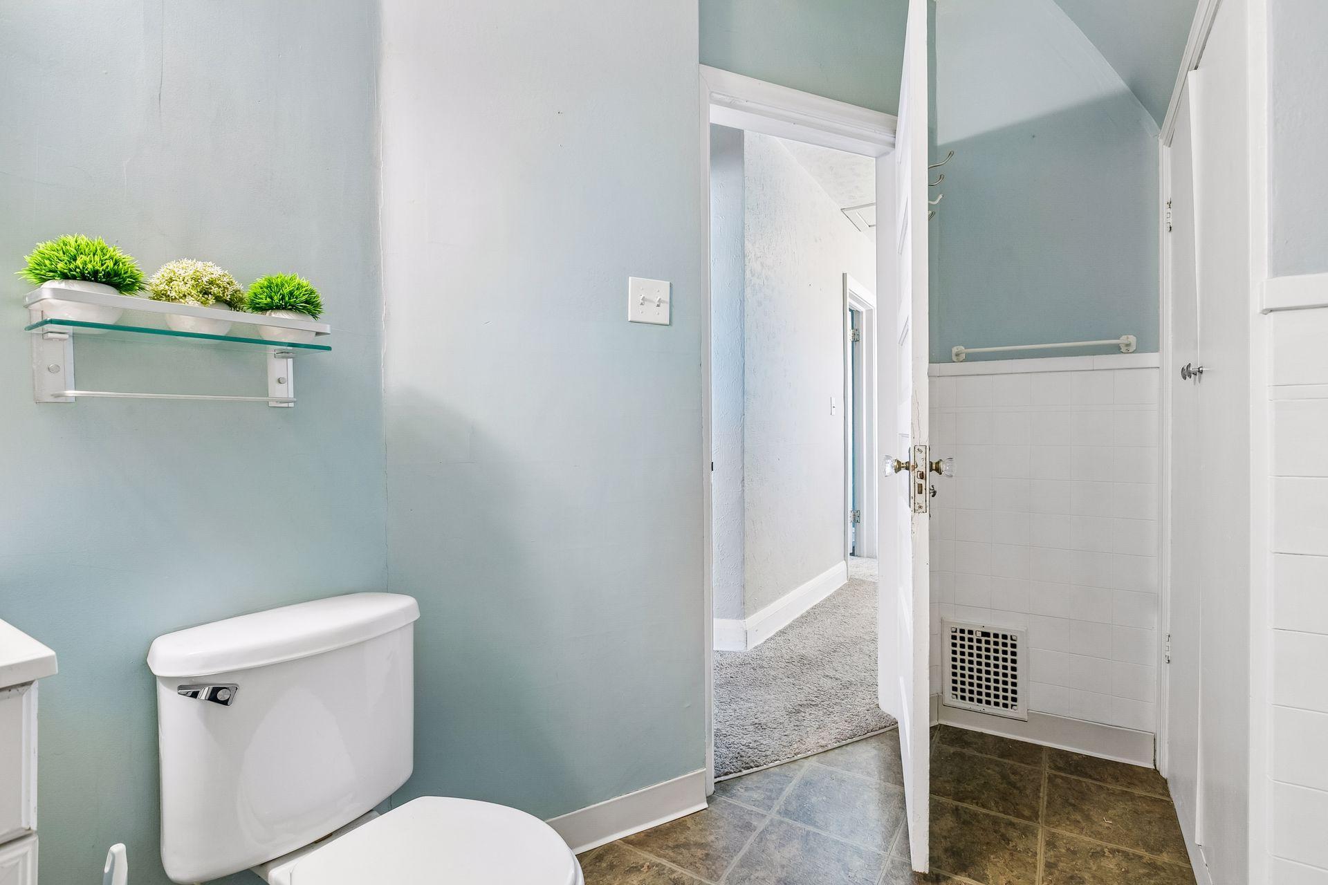 1505 Sherburne Avenue - Bath Up1.jpg